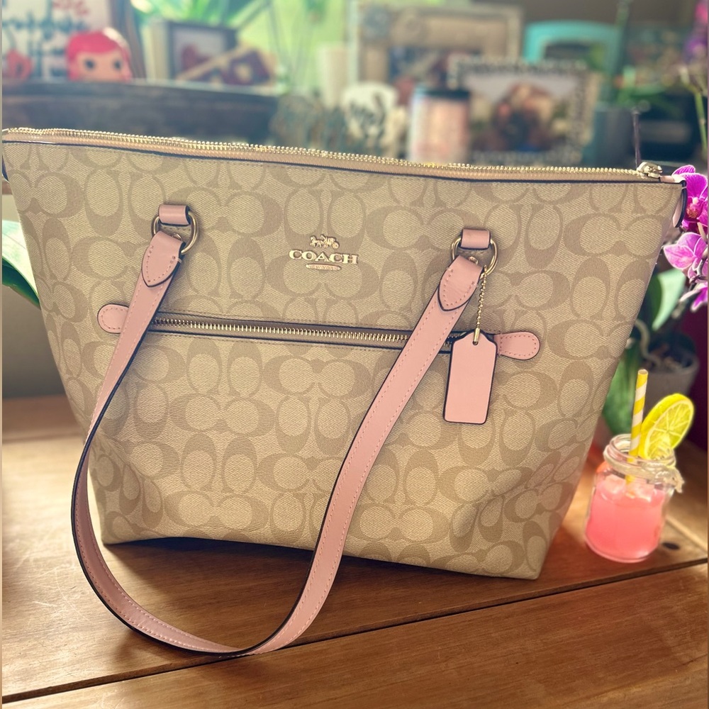 🌸Coach Gallery Tote In Signature Canvas IM/Light Khaki Blossom F79609🌸